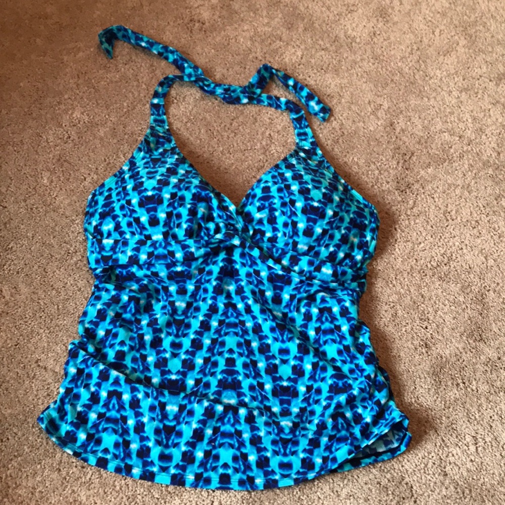 Athleta tankini top 36d/dd Never worn.